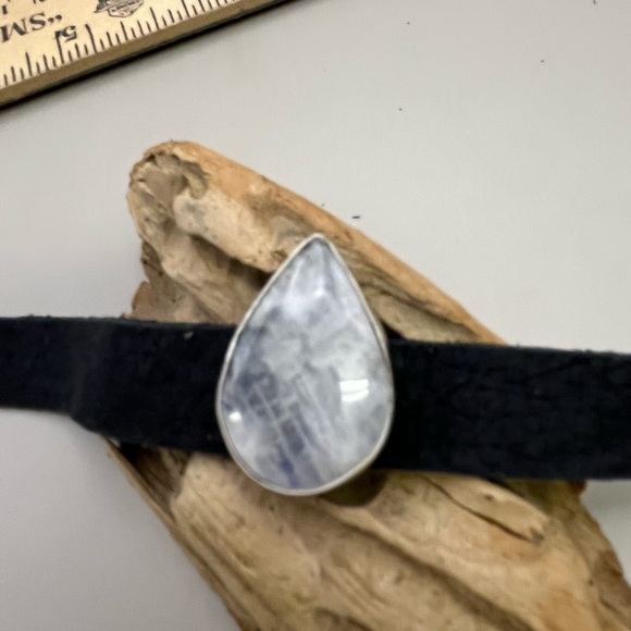 Black Leather Bracelet with Sterling Silver and Moonstone gemstone - Picture 4 of 5